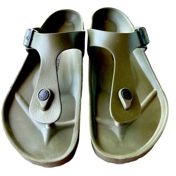 Birkenstock Shoes - EUC ARMY GREEN BIRKENSTOCK GIZEH THONG SANDALS. US SIZE 10 1/2–11 (EU SIZE 41)